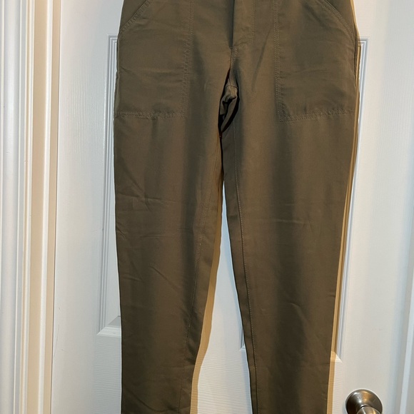 👗 Joe's Jeans Women's Olive Cropped Pants size 26 - Picture 1 of 4